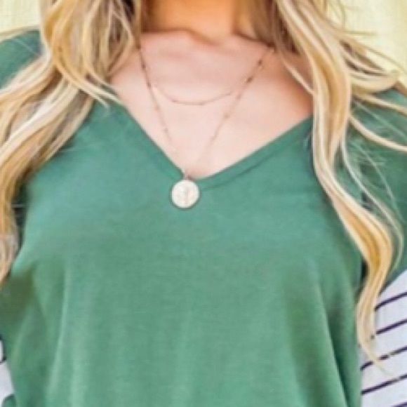 V neck, long sleeve  Kelly green with stripe contrast - Picture 7 of 9